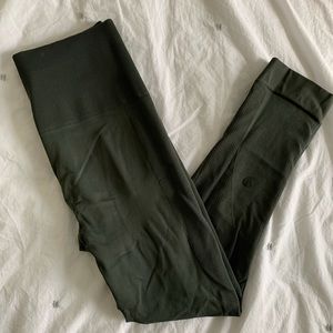 Lululemon green cropped leggings worn twice!